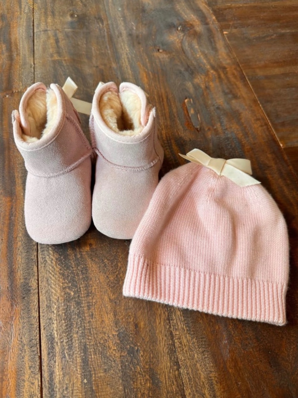 Infant 2/3 Uggs with matching hat